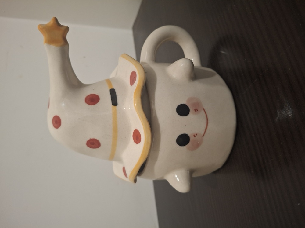 Smiling ghost ceramic mug with a polka-dot witch hat lid